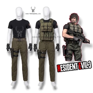 Puede incluir: Dos maniquíes exhiben un atuendo táctico, que incluye una camiseta negra, pantalones cargo verde oliva y un chaleco táctico. El atuendo presenta una funda, guantes y un logotipo de Resident Evil 3. También se muestra una ilustración digital de un personaje con el mismo atuendo.
