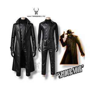 Pu&ograve; includere: Un set di tre tazze in ceramica con finitura opaca e macchiettata. Le tazze sono nei toni del crema, grigio chiaro e grigio scuro. Ogni tazza ha un design semplice e minimalista e un manico arrotondato.