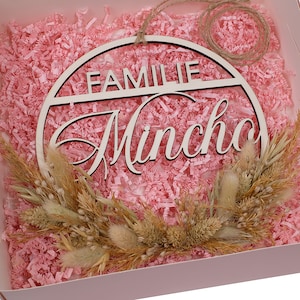 Door sign made of wood with dried flowers| Family Shield | name tag | door wreath | gift idea | wedding | housewarming party
