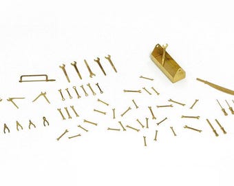 Tools set - 1:35 scale - photo-etch sheet - unpainted and unassembled (Matho Models 35066)