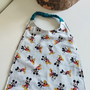 Bavoir élastique cantine maternelle Mickey