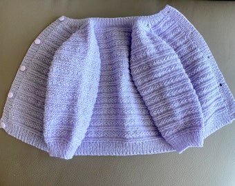 CARDIGAN, VESTE, GILET bébé enfant, Lilas parme, taille 12 mois, Tricoté main en laine acrylique coutelle spécial layette