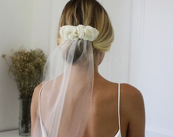 Voile de mariée avec peigne fleuri, Fleurs stabilisées Hortensia, Voile tulle ivoire, Voile de mariée court