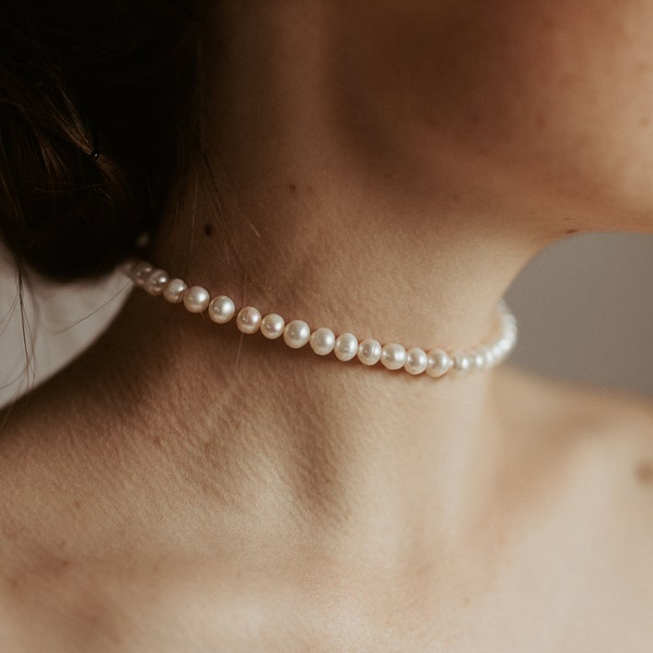 Collier de perles naturelles ligne fine, perles nacrées, collier en perle au style célébrité d'Hollywood