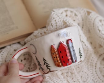 Tazza natalizia fatta a mano – Case e alberi innevati 3D – Tazza in ceramica per le vacanze invernali – Regalo accogliente