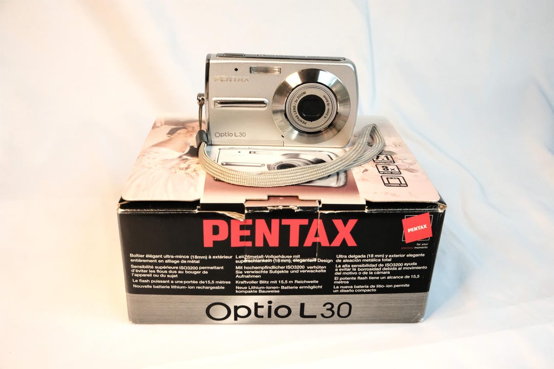 Y2K Pentax Optio L30: Retro Digital Camera Boxed