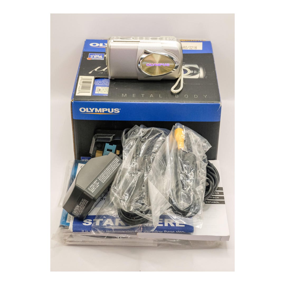 Y2K Olympus MJU 400 μ-30 Digital Point and Shoot Camera. Boxed