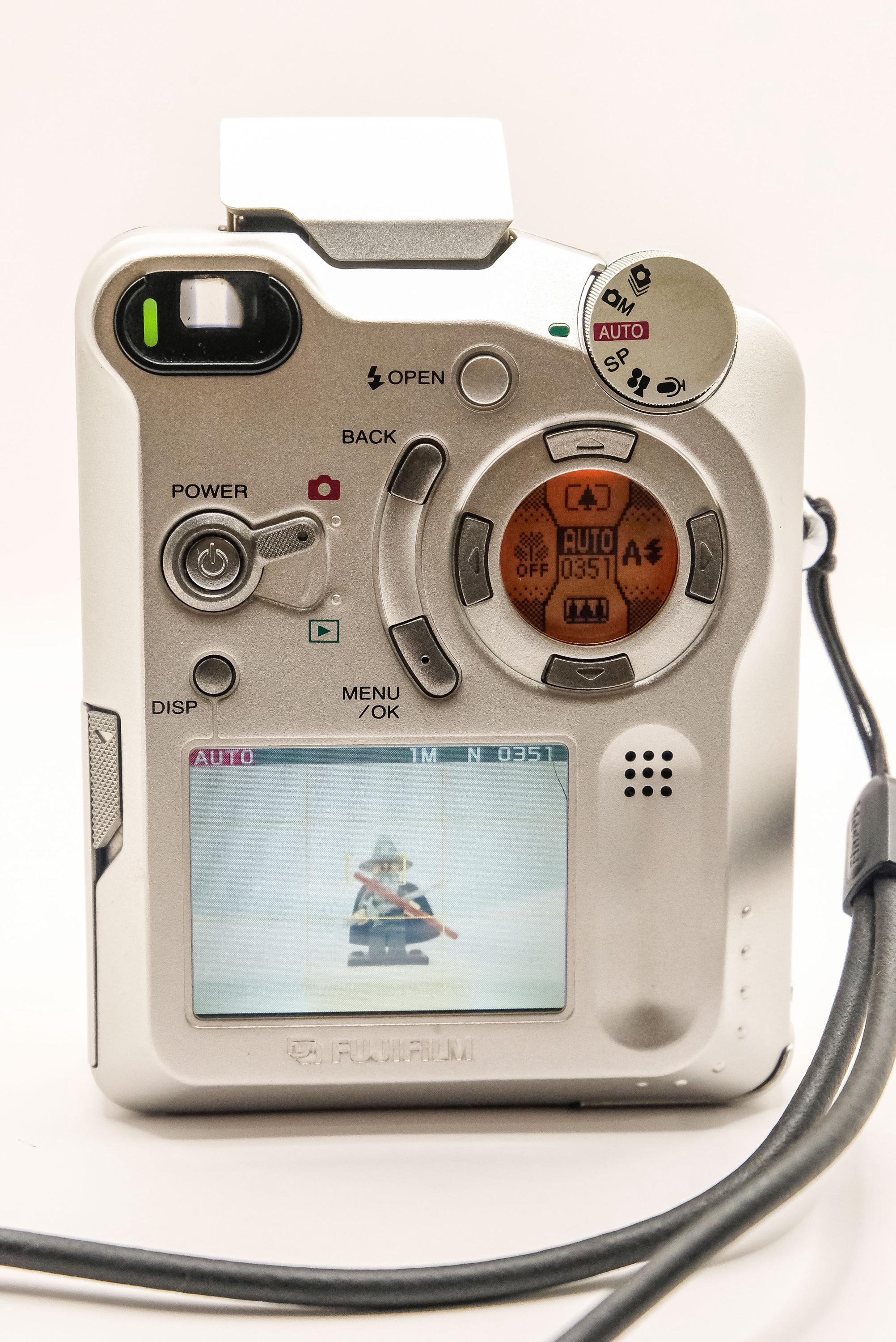 Fujifilm Finepix 6800Z 6800 Zoom Digital Point and Shoot Camera