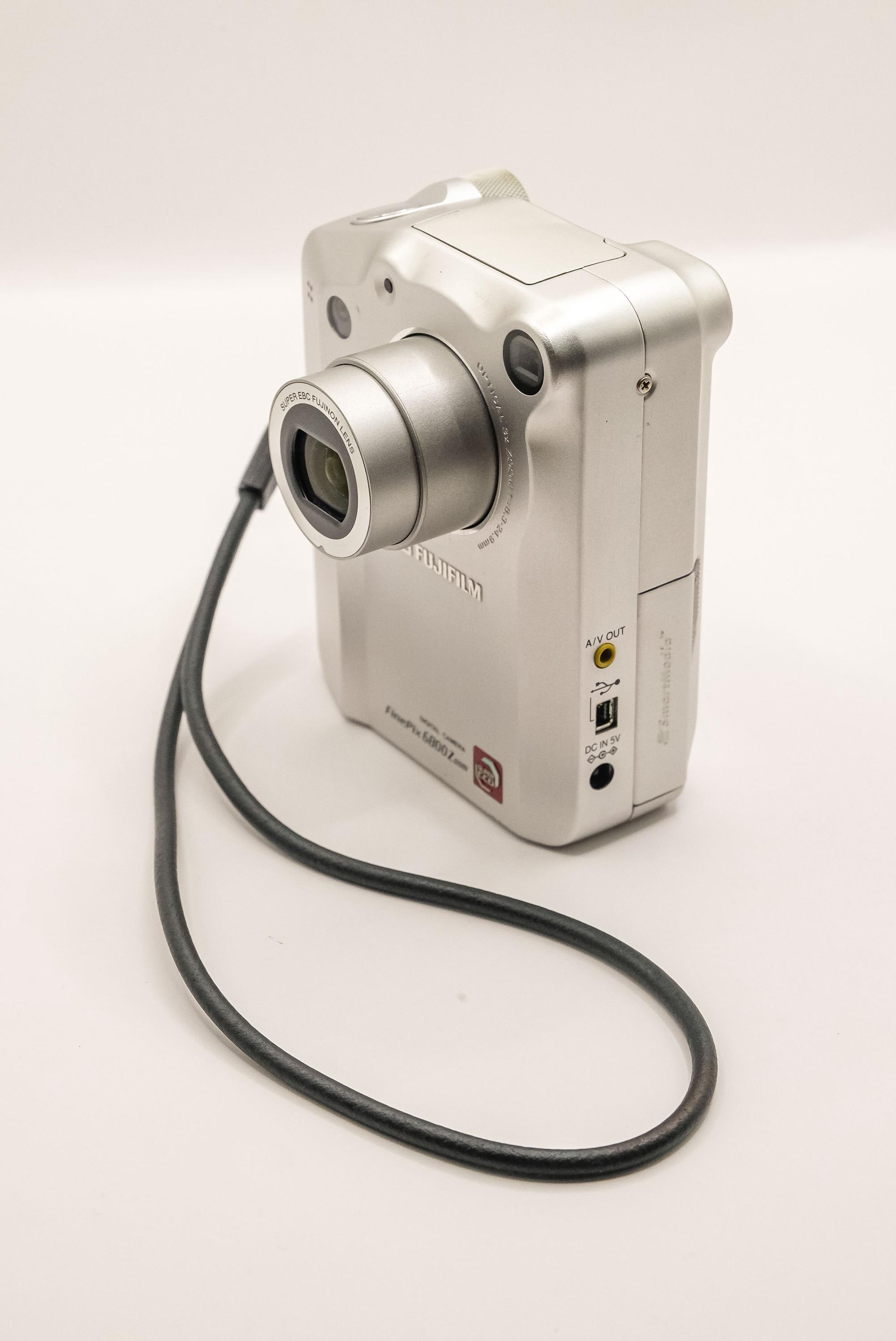 Fujifilm Finepix 6800Z 6800 Zoom Digital Point and Shoot Camera