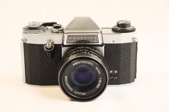 Vintage Praktica NOVA B Film Camera: Pentacon 1.8/50 Lens, Case