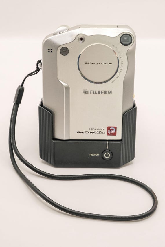Fujifilm Finepix 6800Z 6800 Zoom Digital Point and Shoot Camera