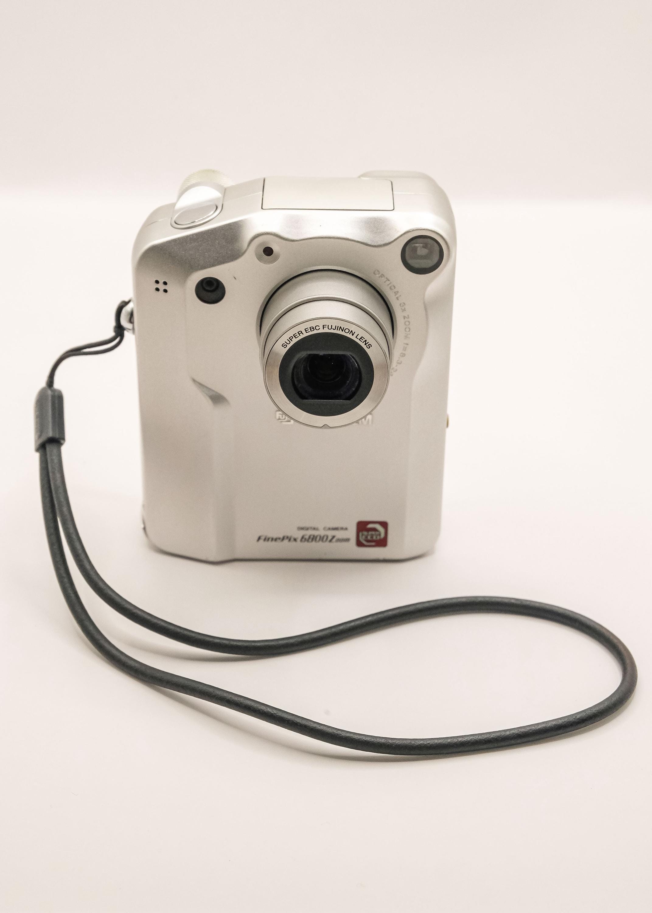 Fujifilm Finepix 6800Z 6800 Zoom Digital Point and Shoot Camera