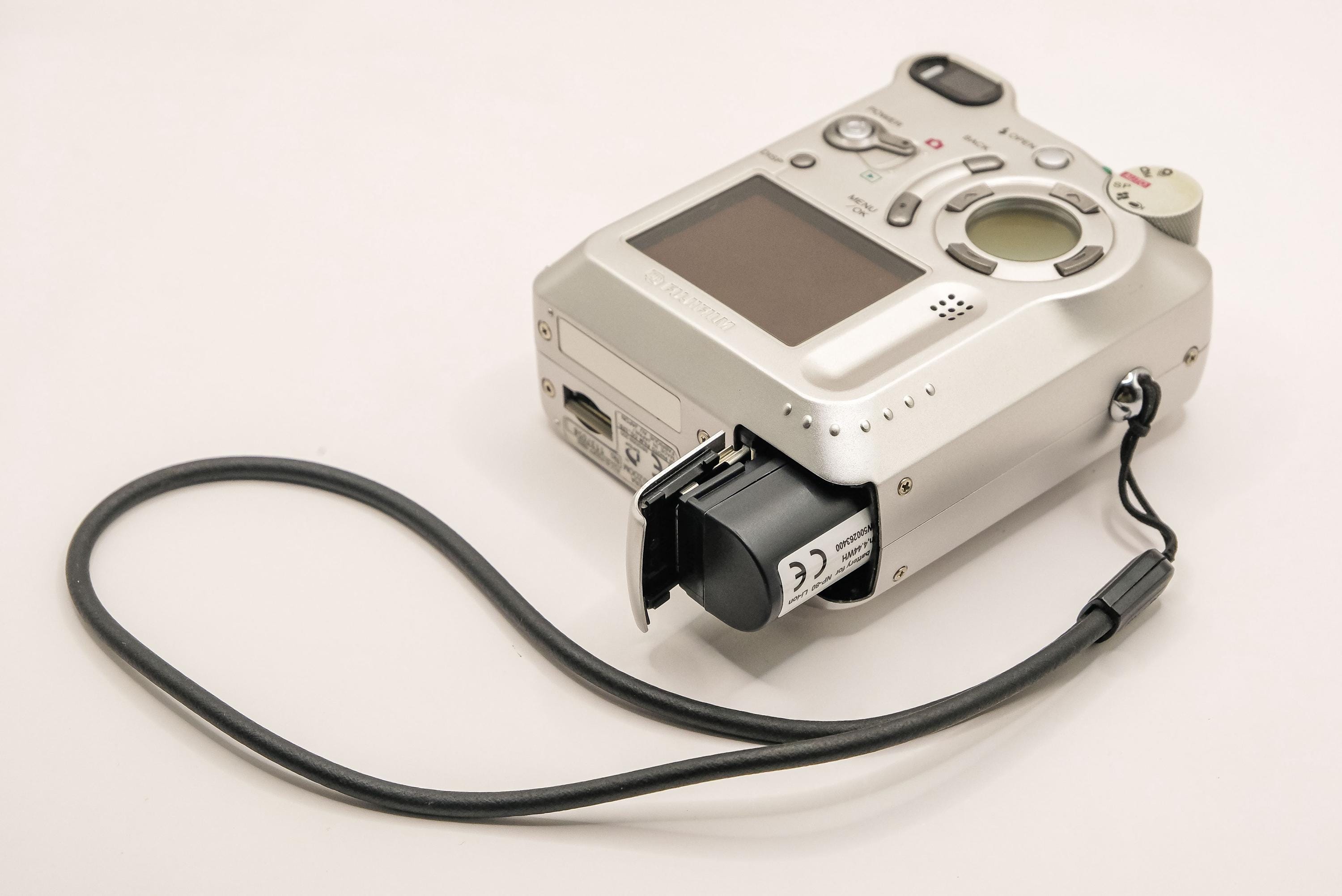 Fujifilm Finepix 6800Z 6800 Zoom Digital Point and Shoot Camera