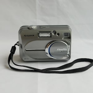 Y2K Fujifilm FinePix A205S Zoom Digital Point and Shoot Camera - Retro Y2K Digicam - Tested & Working - 2003 - 2.0MP - 3x Optical Zoom