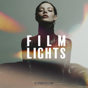 Könnte beinhalten: Werbefoto mit einer Frau in einem schwarzen Rollkragenpullover und einer schwarzen Lederjacke. Die Worte "FILM LIGHTS" stehen in großen weißen Buchstaben. Das Bild ist unscharf mit farbigen Lichtreflexen.