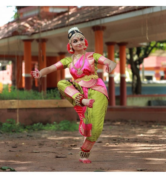 Personalized Bharatanatyam Dance Costume | Custom Sunpleat Karishma Silk  Outfit | Indian Classical Dance Wear - Etsy