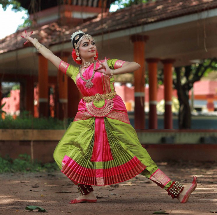 Portrait of white girl as an Indian classical dancer in traditional dress  and performing dance performance on the red curtain background. Classical  indian temple dance form Bharatanatyam. Dance pose Stock-bilde | Adobe