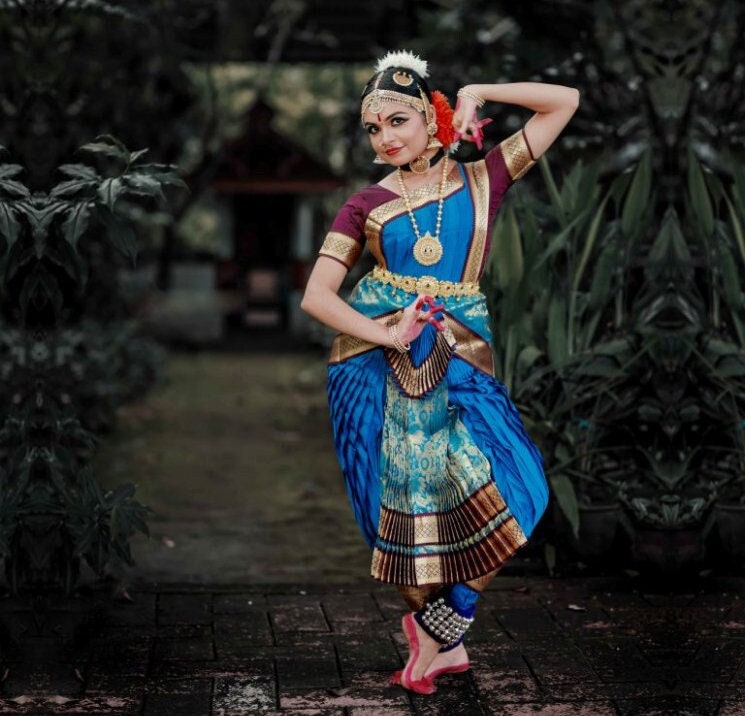 royal blue bharatanatyam dress ROYAL BLUE MAGENTA 38 Inch Pant Length Bharatanatyam Copper Zari Dance   Classical Dance Jewelry