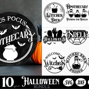 Puede incluir: Un conjunto de 10 archivos de corte SVG con tem&aacute;tica de Halloween que presentan dise&ntilde;os espeluznantes como poci&oacute;n de bruja, botica y hechizo para ti. Los dise&ntilde;os son en blanco y negro y perfectos para proyectos de manualidades.