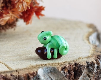 Tiny glass animals Chameleon figurine Miniature Chameleon Glass Chameleon Tiny Chameleon Terrarium figurines Chameleon ornaments Blown glass