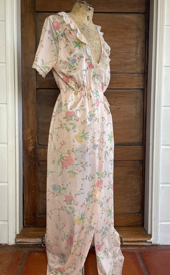 1970s Pink Floral Short Sleeve Peignoir