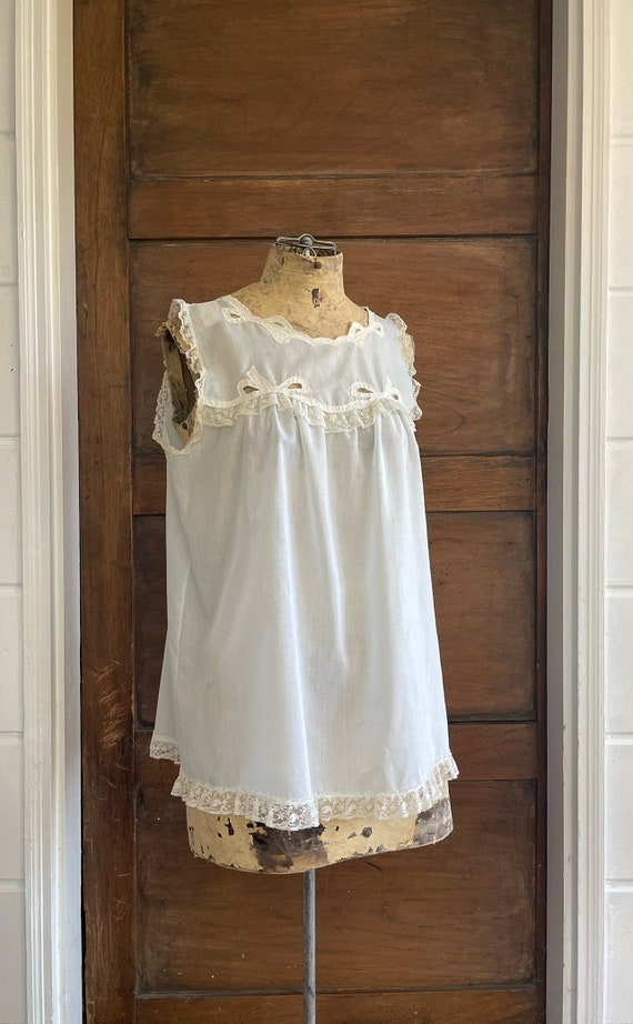 1960s Sleeveless Light Blue Lace Lined Cotton Bow 