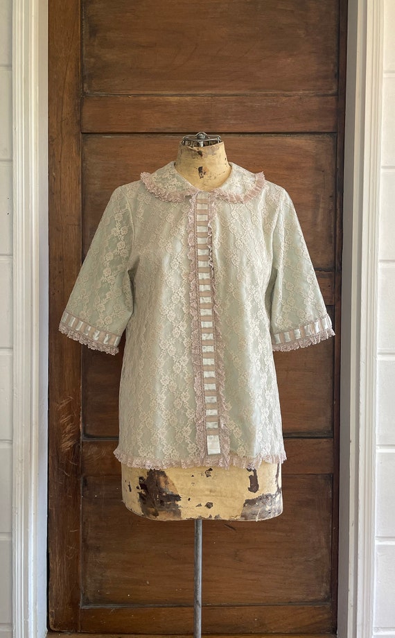 1960s Collared Blue Lace Bed Jacket