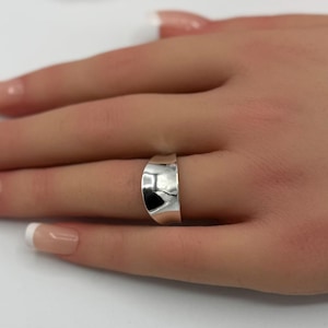 Concave Sterling Silver Band Ring - High Polish Minimalist Design