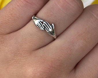Hug Hands Clasping Ring | Minimalist Promise Band Fashion Oxidized Design | Gift for Her 925 Sterling Silver 8.5 mm