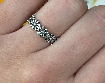 Dainty Daisy Flower Band Plain Ring | Floral Eternity Wedding Band Unique Design | Gift for Her Solid 925 Sterling Silver 5.7 mm
