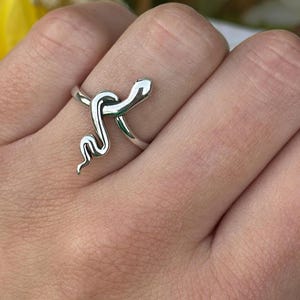 925 Sterling Silver Snake Shape Band Ring | Minimalist Serpent Design | Wedding Jewelry for Women Unique Elegant Jewelry for Her 22.6 mm