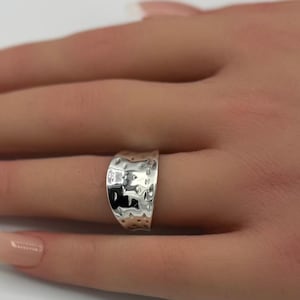 Oxidized Sterling Silver Concave Band Ring: Hammered Texture, Minimalist Design