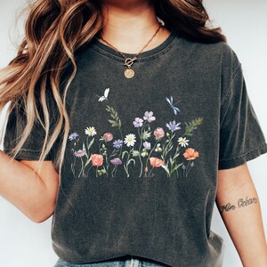 Comfort Colors Wildflower Shirt, Flower Shirts, Aesthetic Wildflower Shirt, Botanical Floral, Minimalist Shirts for Women, Botanical Shirt