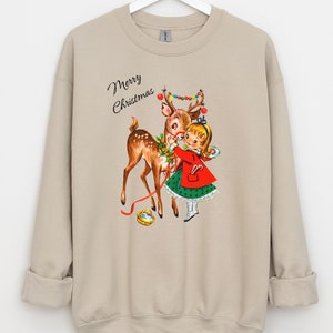 Felpa stampata con renna e ragazza vintage anni '50, maglione girocollo allegro con cartolina di Natale, felpa girocollo natalizia, ottimo regalo personalizzato