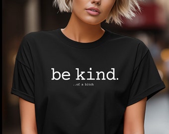 Be Kind... of a Bitch T-shirt met inktbed, grappig sarcastisch shirt, comfortabel comfort kleuren merkshirt, droge humor, shirt houding