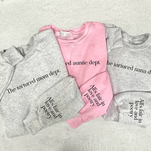 Sudadera bordada personalizada del Departamento de Poetas Torturados para mamá, abuela, abuela, etc. Funda personalizada En el amor y la poesía todo vale