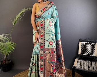Ingewikkelde paithani-sari met papegaai en pauw in lichtblauwe kleur | Verlovingscadeaus voor vrouwen