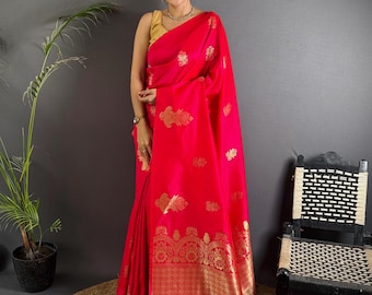 Rode zachte zijden sari-banarasi, designer gouden zari geweven sari, met gestikte blouse
