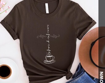 Camiseta Con Fe Y Café, camiseta Fe y Café, camiseta cristiana en spanglish, camiseta latina minimalista, camiseta Cafecito linda, estética latina