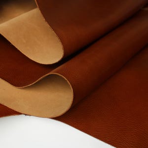 Pelle di vacchetta di grande effetto, pelle per borsetteria | per cartella, borsa per laptop, copertina, fodera | pelle lavorata piatta e goffrata marrone cognac
