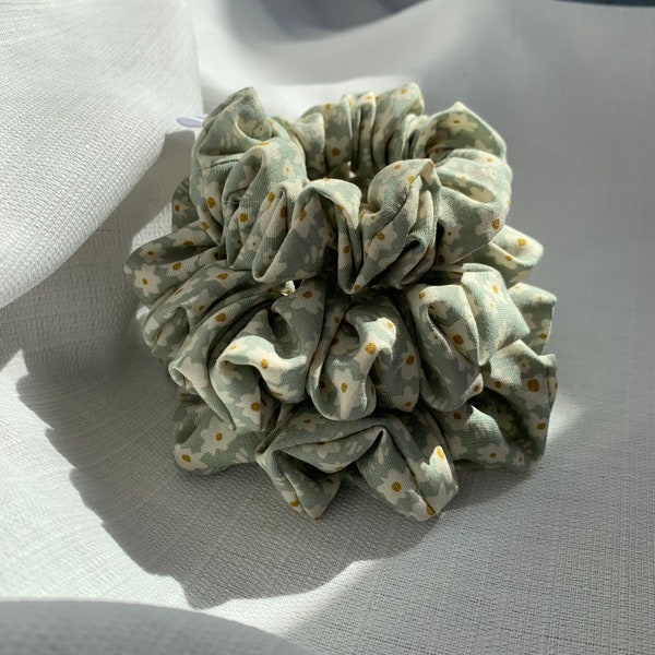 Gemma Scrunchie / Light Green Flower Scrunchie / Jumbo Scrunchie / Oversized Scrunchie / Handmade Chouchou