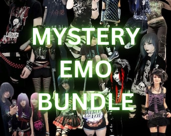 Può includere: Un collage di foto con persone con acconciature e abbigliamento emo. Il testo "MYSTERY EMO BUNDLE" è sovrapposto all'immagine.