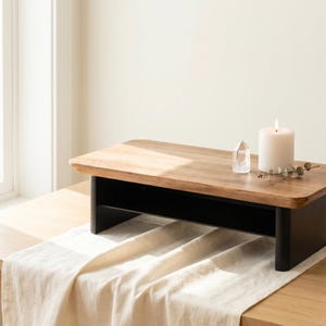 Minimalistiskt altarbord, dekor för heligt utrymme, lågt trästativ för kristaller, modern andlig hemgåva, meditations-anpassad altarhylla