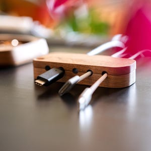 Organiseur de câbles en bois, Support de cordon magnétique personnalisé, Gestion des câbles personnalisée pour bureau