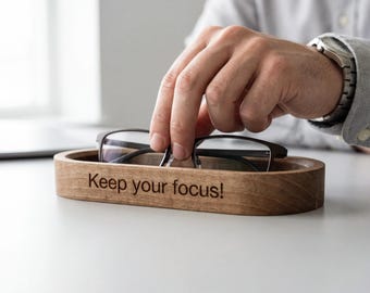 Regalo de cumpleaños personalizado para papá, soporte para gafas de madera de nogal, expositor de gafas personalizado, regalo de madera para hombre