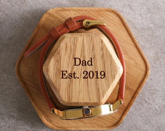 Soporte para reloj personalizado para padrastro - Regalo del Día del Padre para el padrastro - Organizador de madera personalizado grabado para padrastro