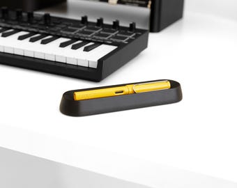 Tiroir à stylos noir - Repose-stylo à fente unique pour la configuration du bureau, porte-stylo en bois noir mat, cadeau d'écriture moderne