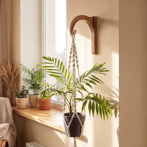 Boho-muurdecoratie: massief houten boogbeugel, macramé-hangerhaak, rustiek huisdecor, housewarmingcadeau