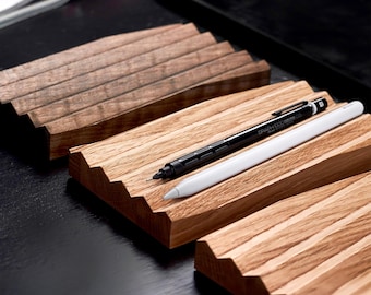 Porte-stylos personnalisé, porte-stylos gravé, porte-stylos en noyer, cadeau personnalisé, porte-crayons, organiseur de bureau, plateau de table personnalisé pour bureau à domicile