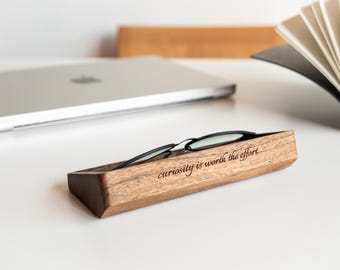 Spersonalizowana tacka na okulary, uchwyt na okulary, pozioma tacka na okulary, drewniany organizer na okulary, stojak na okulary przeciwsłoneczne, akcesoria biurowe